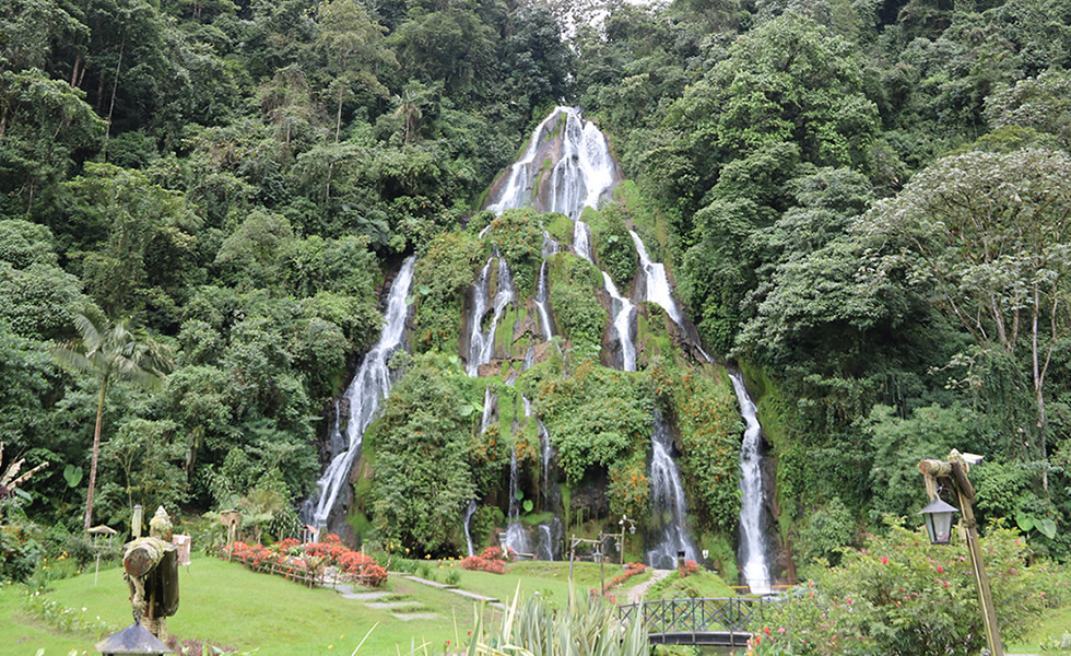 Cascada Santa Helena